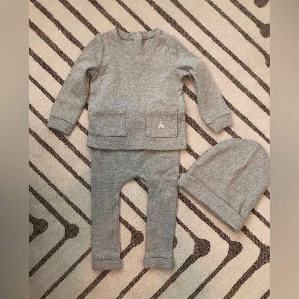 Gap 3 piece set. Never worn! Super soft. Pocket details in front. Snaps in back.